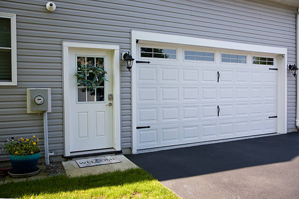 24/7 Emergency Garage Door Panel Replacement experts in Kearney Park, MS